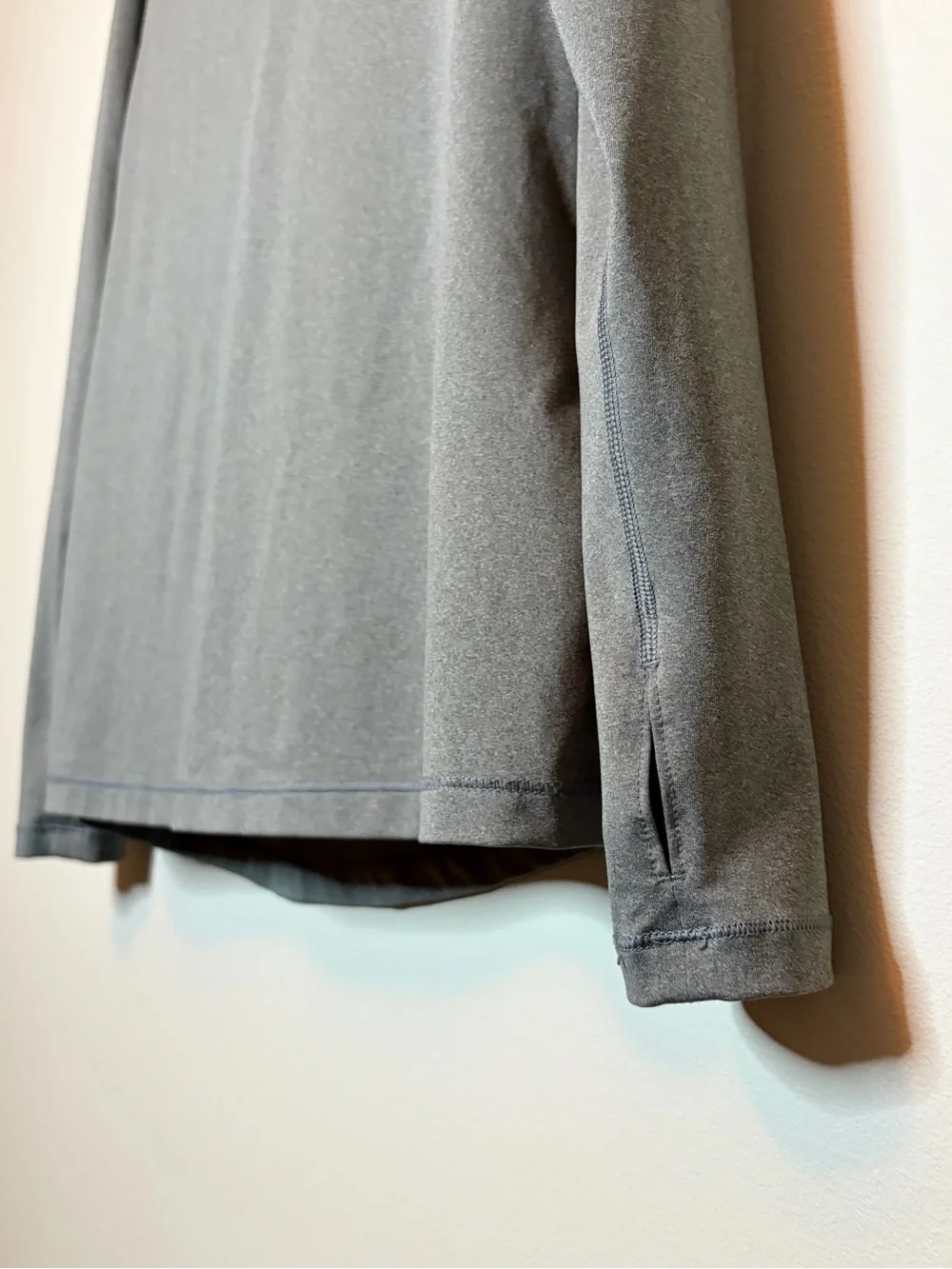 Nike Womens Grey Dri-FIT Long Sleeve V-Neck Shirt with Thumb Holes XL